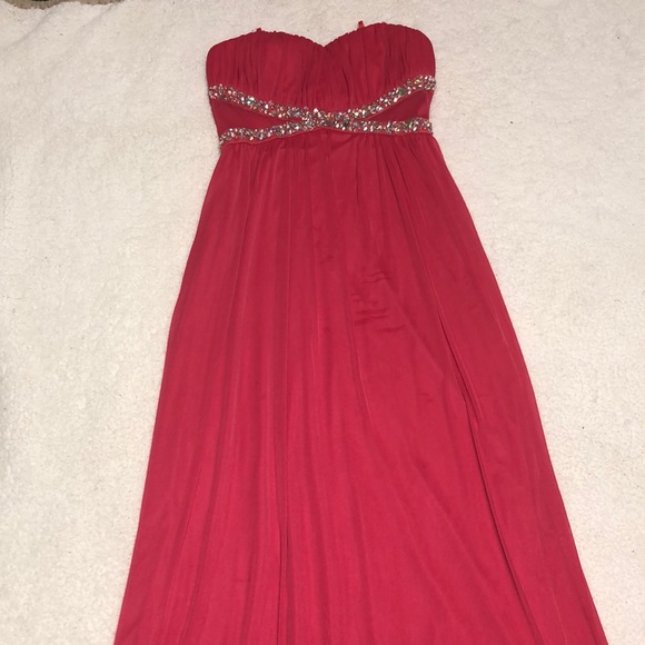 Prom Dress!!! 💃🏻 - Picture 4 of 5